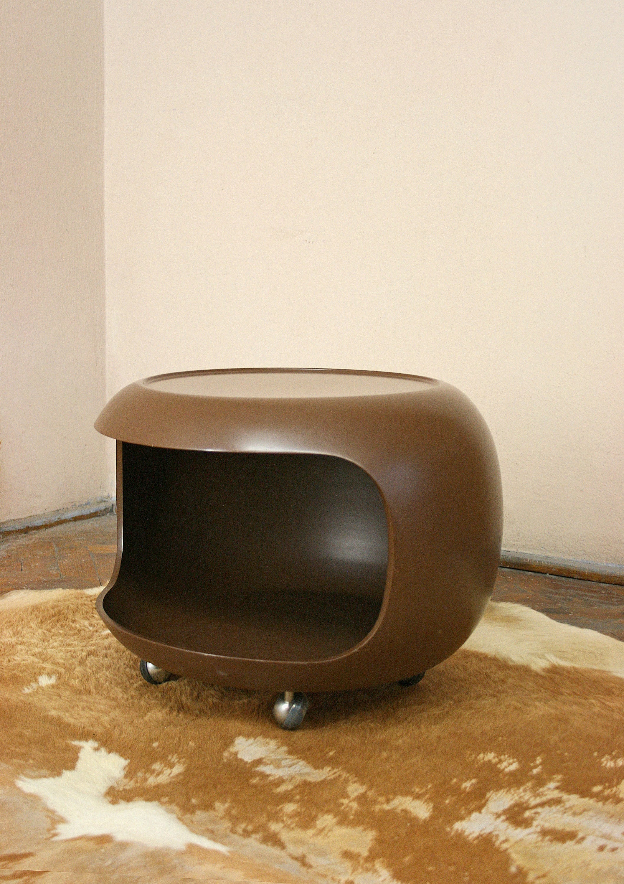 Vintage Chocolate Brown Horn Collection West German Pod Plastic Coffee Table Side Retro Wheels Dumbw