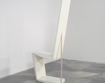 Silla de comedor escultural de estilo modernista holandés vintage, de color rosa pastel y blanco, con respaldo alto, estilo brutalista, con acento constructivista, estilo Shaker, escritorio para oficina en casa De Stijl