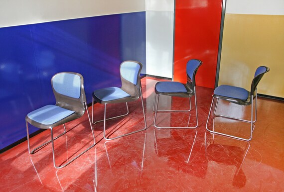 Cushioned plastic chair new arrivals
