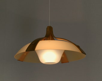 Lámpara colgante vintage Temde 328 con disco de plástico moldeado en capas de nogal, iluminación escandinava, lámpara de techo con acento brutalista de madera para cocina.