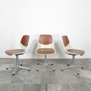 Price per Piece Vintage Konrad Schäfer Inter Lübke Set-Line Ivory White Rusty Leatherette Shell Chair Space Age Dining Set Atomic Era Desk