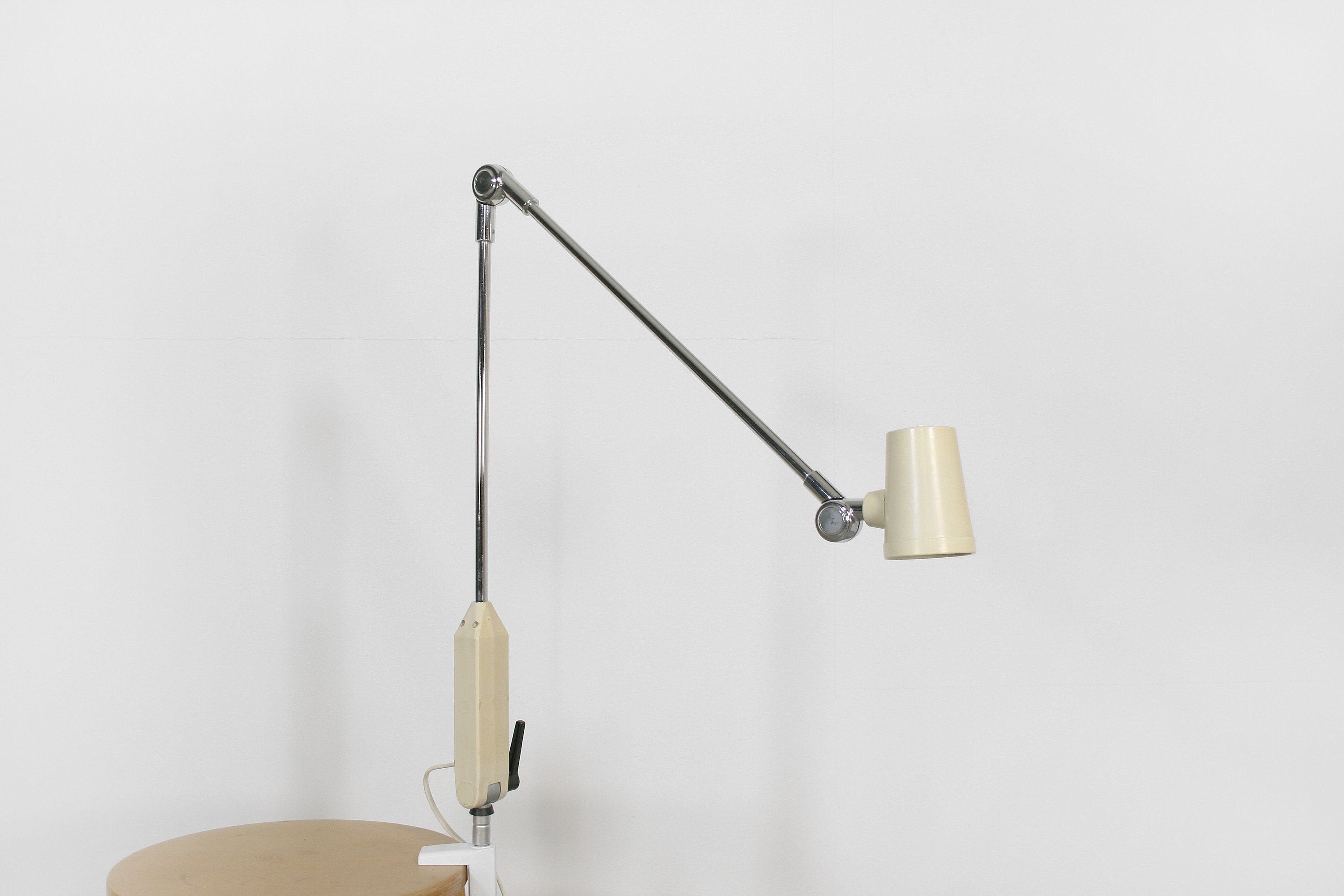 Beige Vintage Derungs Postmodern Surgical Adjustable Articulated Desk Lamp Swiss Architect Task Home Office Studio Work Table Light Drafting