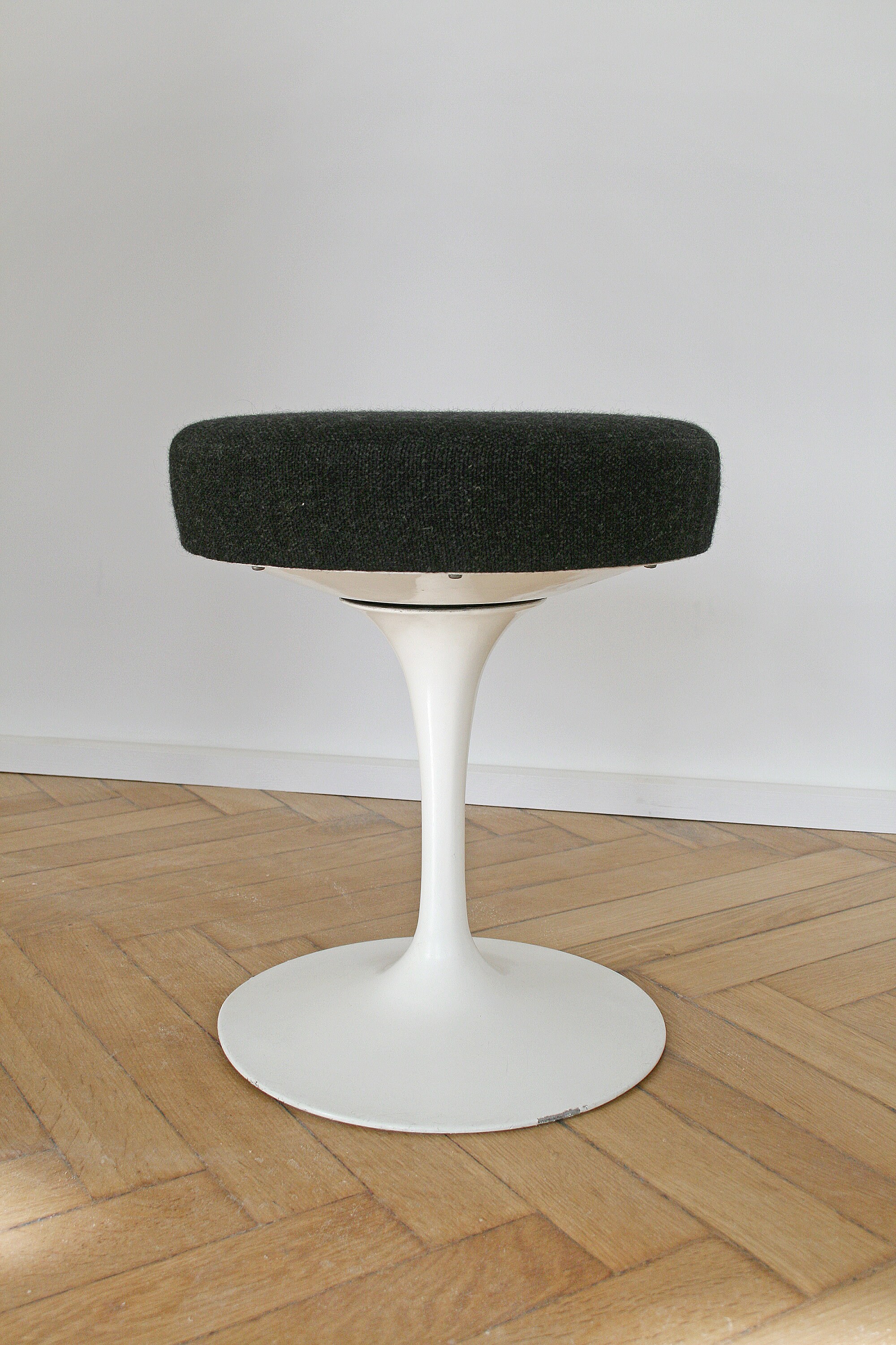 TULIP STOOL｜ノル｜コンフォートQ｜阪急百貨店のインテリアショップ