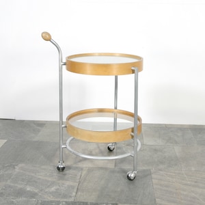 Vintage Memphis-stijl dubbellaags glazen multiplex ronde bijzettafel uiteinde minibar op wielen rond koffiezetstation Postmoderne winkelwagenwagen