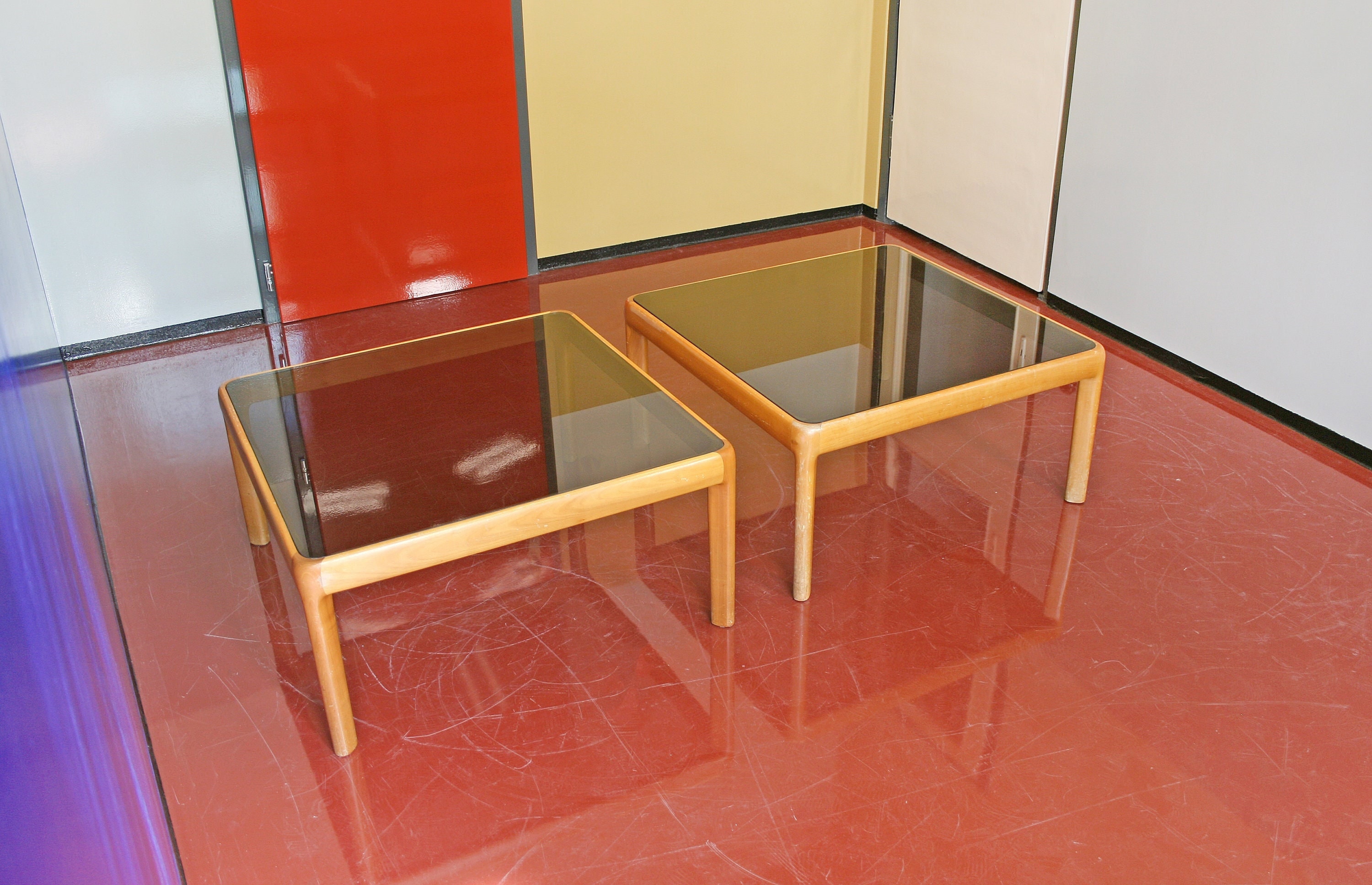 Paire De Grandes Tables Basses Walter Knoll Wilhelm Knoll, Bois Bouleau Et Verre Fumé, Ensemble Studio Deux Lofts Carrés Rétro Vintage Du Milieu
