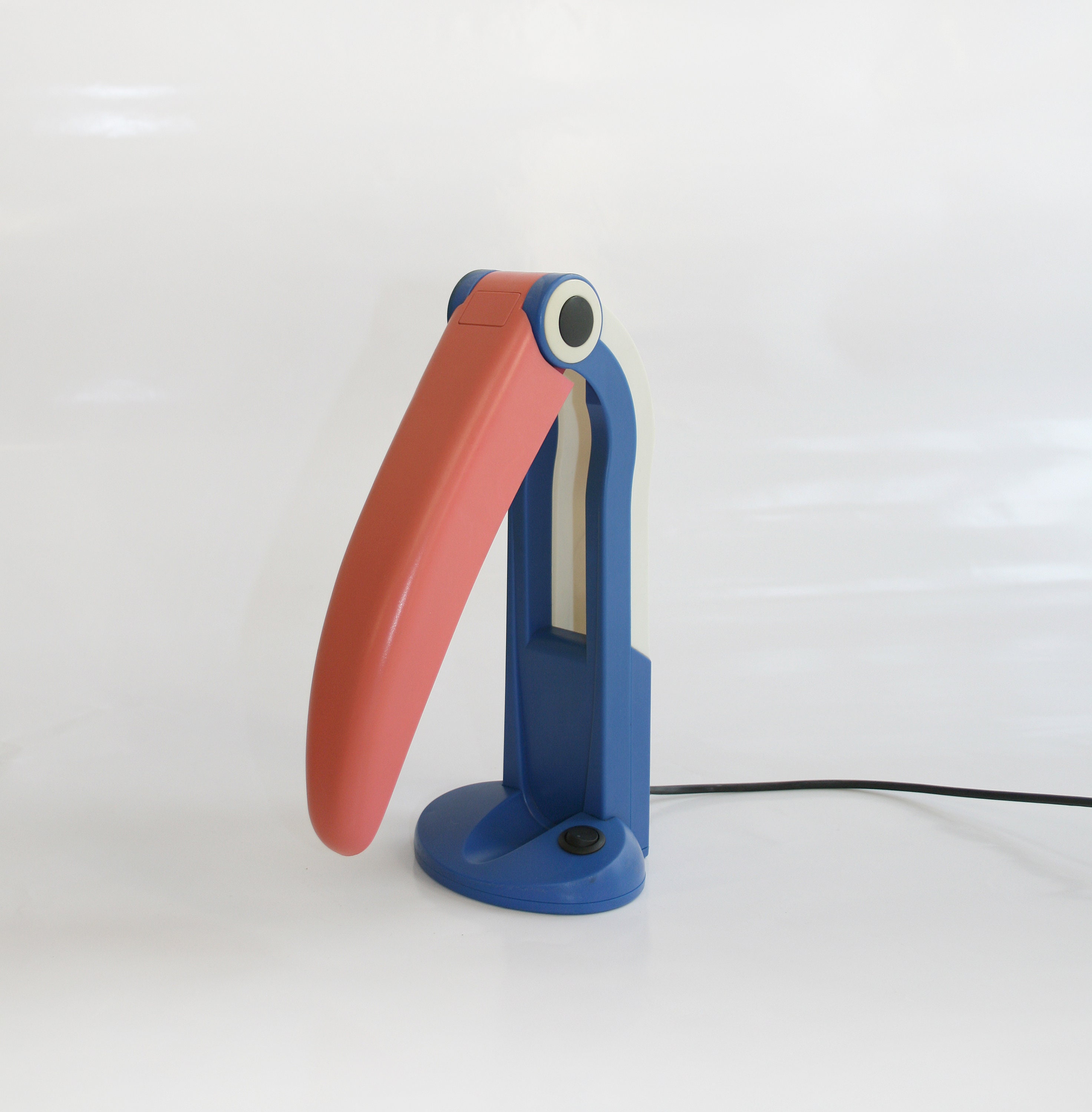 Vintage Toucan Moulded Plastic Desk Lamp by Huo tu Huang Retro