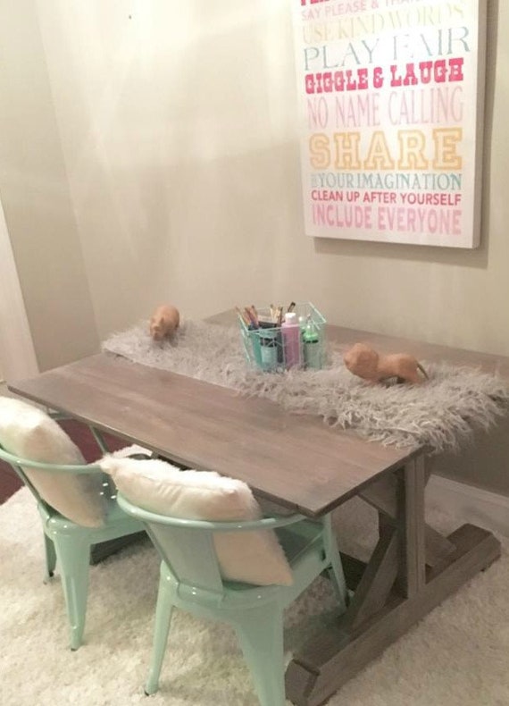 kids round table and chairs