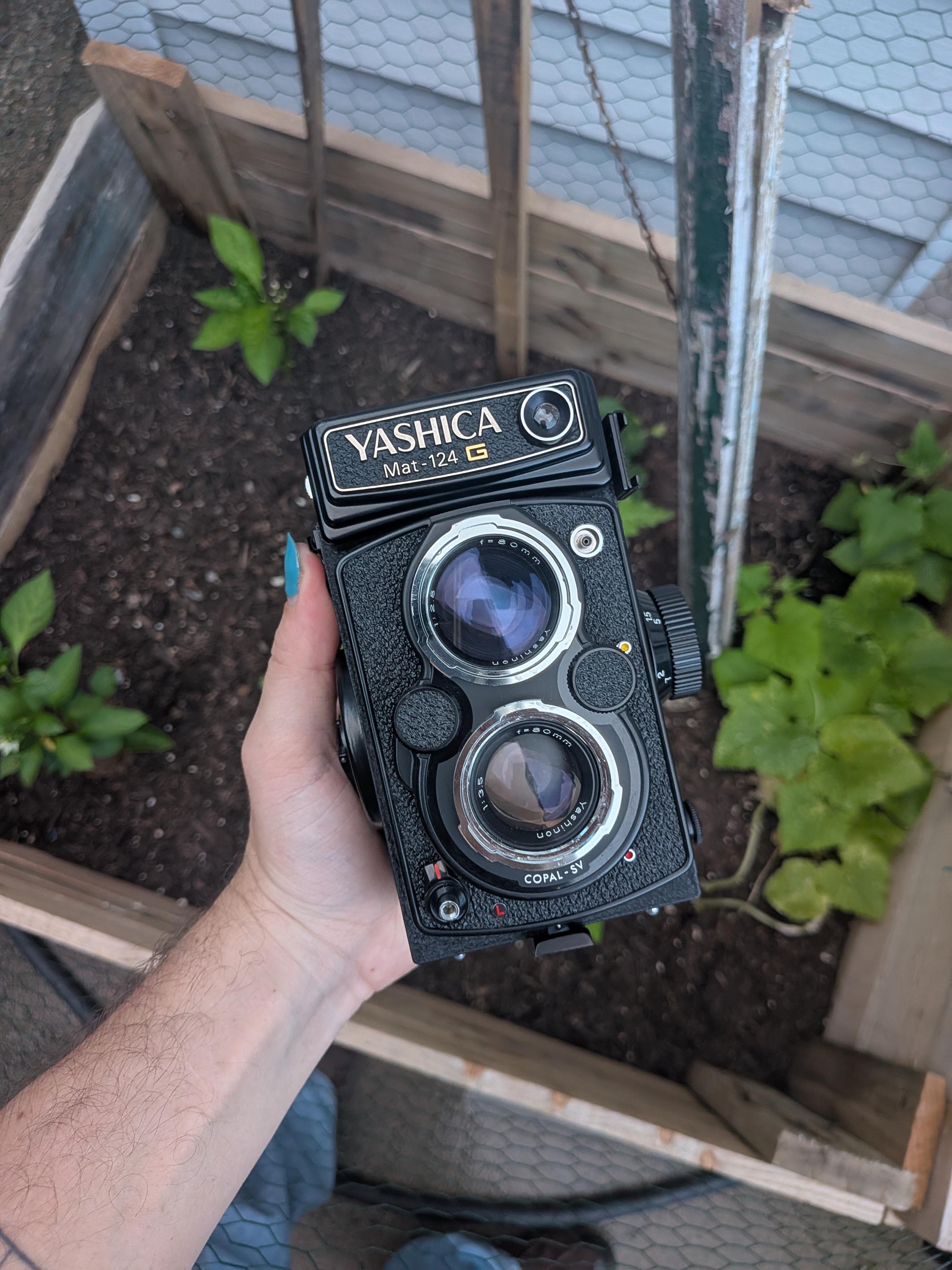 Yashica Mat-124g TLR 6x6 Medium Format Camera, 80mm F/3.5 Yashinon