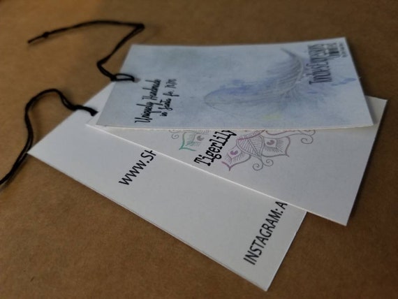 100pcs, vêtement Hang tags, 2x3.5 », étiquettes, étiquettes personnalisé imprimé Logo Hang, étiquettes Logo imprimé de la marque, étiquettes, pendaison tags, accrocher les étiquettes en papier en papier 873649 100pcs, vêtement Hang tags, 2x3.5 », étiquettes, étiquettes personnalisé imprimé Logo Hang, étiquettes Logo imprimé de la marque, étiquettes, pendaison tags, accrocher les étiquettes en papier en papier 873649