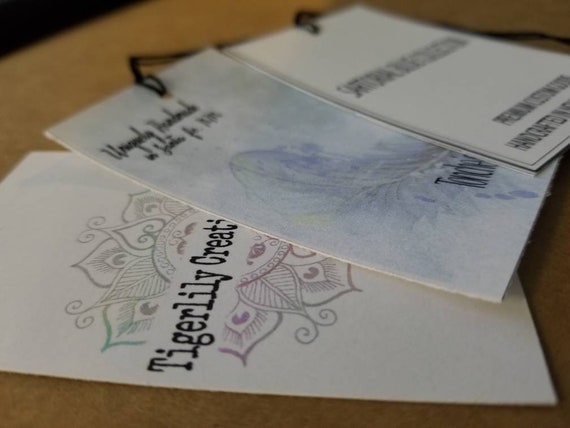 100pcs, vêtement Hang tags, 2x3.5 », étiquettes, étiquettes personnalisé imprimé Logo Hang, étiquettes Logo imprimé de la marque, étiquettes, pendaison tags, accrocher les étiquettes en papier en papier 873649 100pcs, vêtement Hang tags, 2x3.5 », étiquettes, étiquettes personnalisé imprimé Logo Hang, étiquettes Logo imprimé de la marque, étiquettes, pendaison tags, accrocher les étiquettes en papier en papier 873649