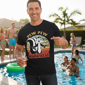Divertida y elegante camiseta de homenaje a la mofeta Pepe Le Pew (dibujo animado) - Parodia de fan art