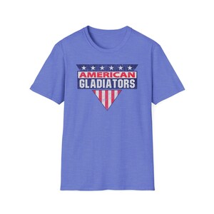 ヴィンテージ アメリカン グラディエーターズ Tシャツ フラッグ シールド グラフィック 愛国的なレトロ スポーツ Tシャツ USA プライド シャツ レトロ 80 年代 テレビ番組へのギフト Heather Royal