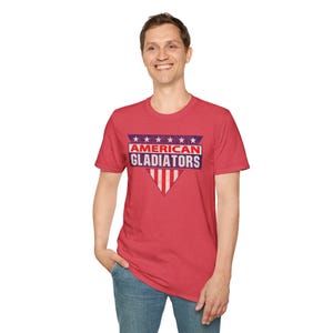 ヴィンテージ アメリカン グラディエーターズ Tシャツ フラッグ シールド グラフィック 愛国的なレトロ スポーツ Tシャツ USA プライド シャツ レトロ 80 年代 テレビ番組へのギフト 画像 5