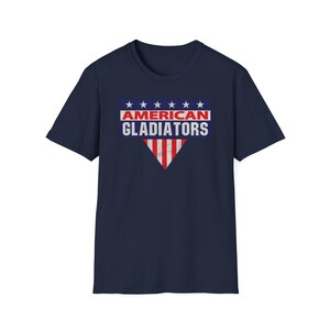 ヴィンテージ アメリカン グラディエーターズ Tシャツ フラッグ シールド グラフィック 愛国的なレトロ スポーツ Tシャツ USA プライド シャツ レトロ 80 年代 テレビ番組へのギフト Navy