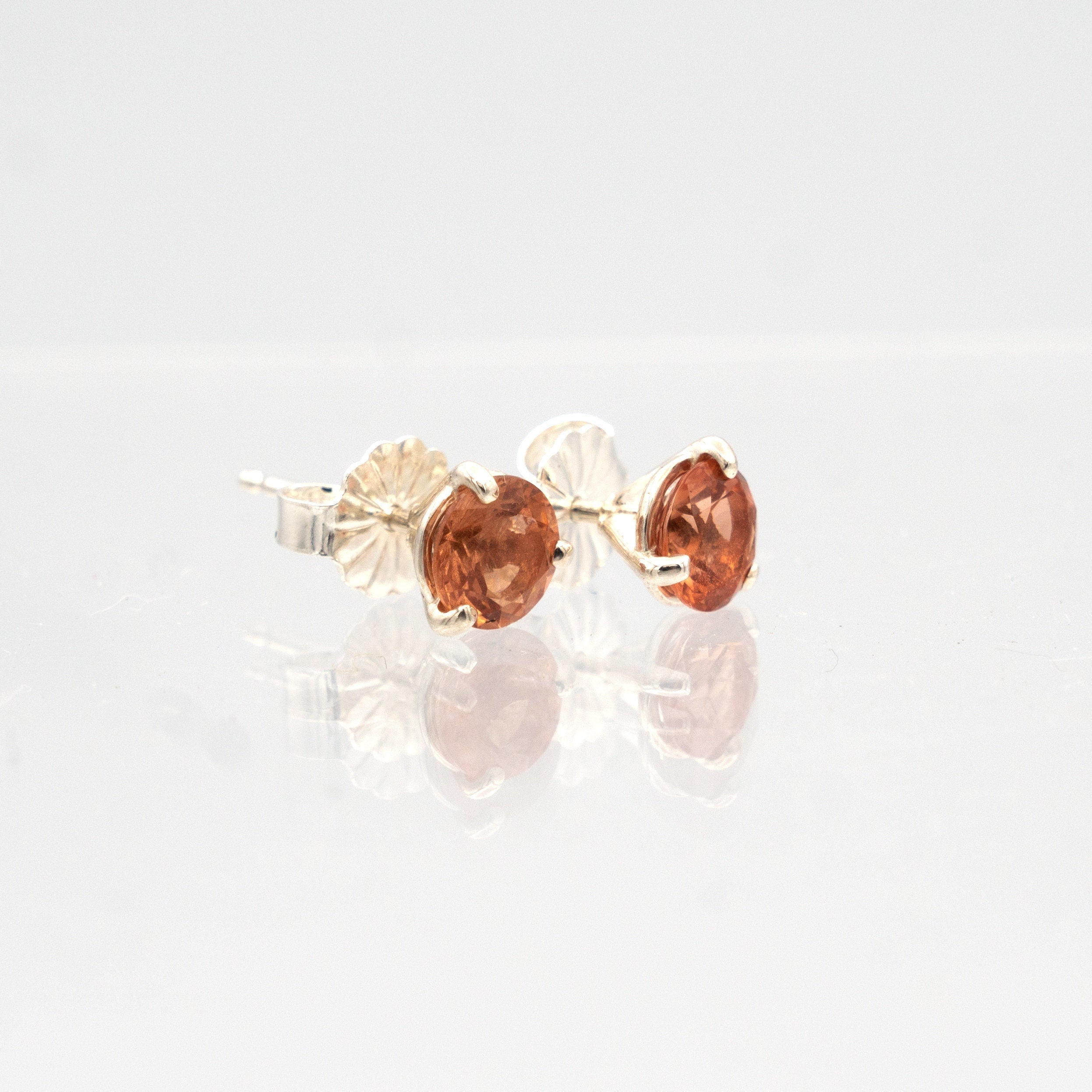 ピアス Oregon Sunstone ...  pierce or earring 0.46 cts Oregon Sunstone Stud Earrings — The Gem Vault