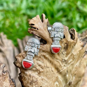 Silver Tumi Earrings with Red Spondyllus Knife