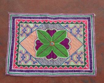 Peruvian hand embroidered Shipibo Conibo ethnic tribal fabric textile SHP3