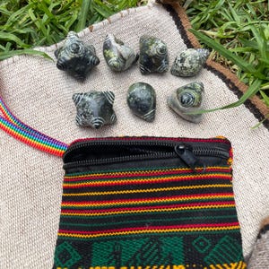 Qéro’s Chumpi Stones, Rainbow stones