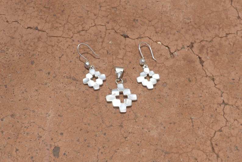 White Chakana Jewelry Set with Mother of Pearl and 950 Silver