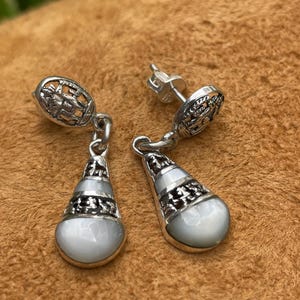 Silver mother of pearl earrings with Inka history