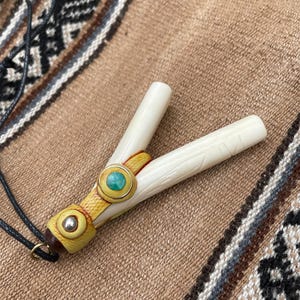 Bone Kuripe with chrysocolla stone