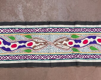 157x29cm - White SHipibo Embroidey Table Runner with Snakes