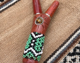 Kuripe de madera de Palo Sangre con cuentas y cristal Amities