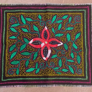 48x42cm - Altar Bordado Shipibo