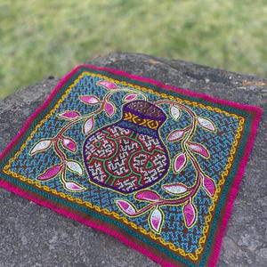 Obrus ołtarzowy/stołowy Shipibo, haft.