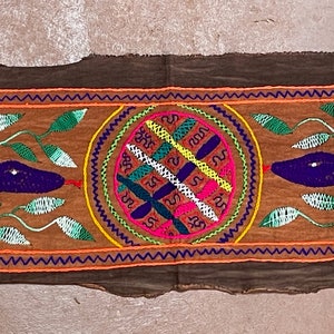 153x27cm - Chemin de Table Broderie Shipibo
