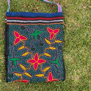 34x28cm - Blue Shipibo Medicine Bag with Flower