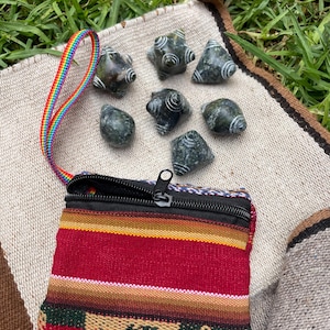 Handcarved, Qéro Chumpi Stones -  Serpentine stones