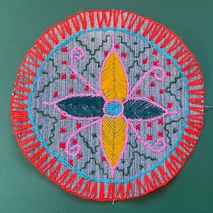 Shipibo Embroidery - diameter 16 cm