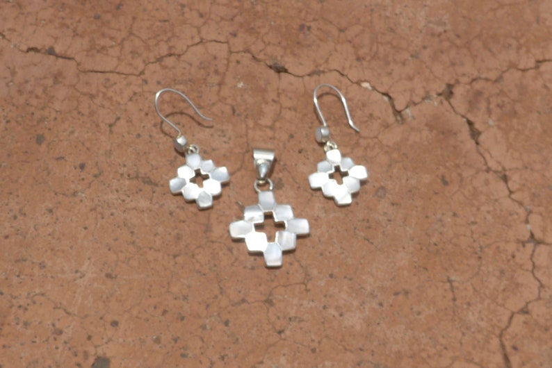 White Chakana Jewelry Set with Mother of Pearl and 950 Silver