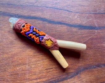 Holz Kuripe mit Shipibo Perlen design