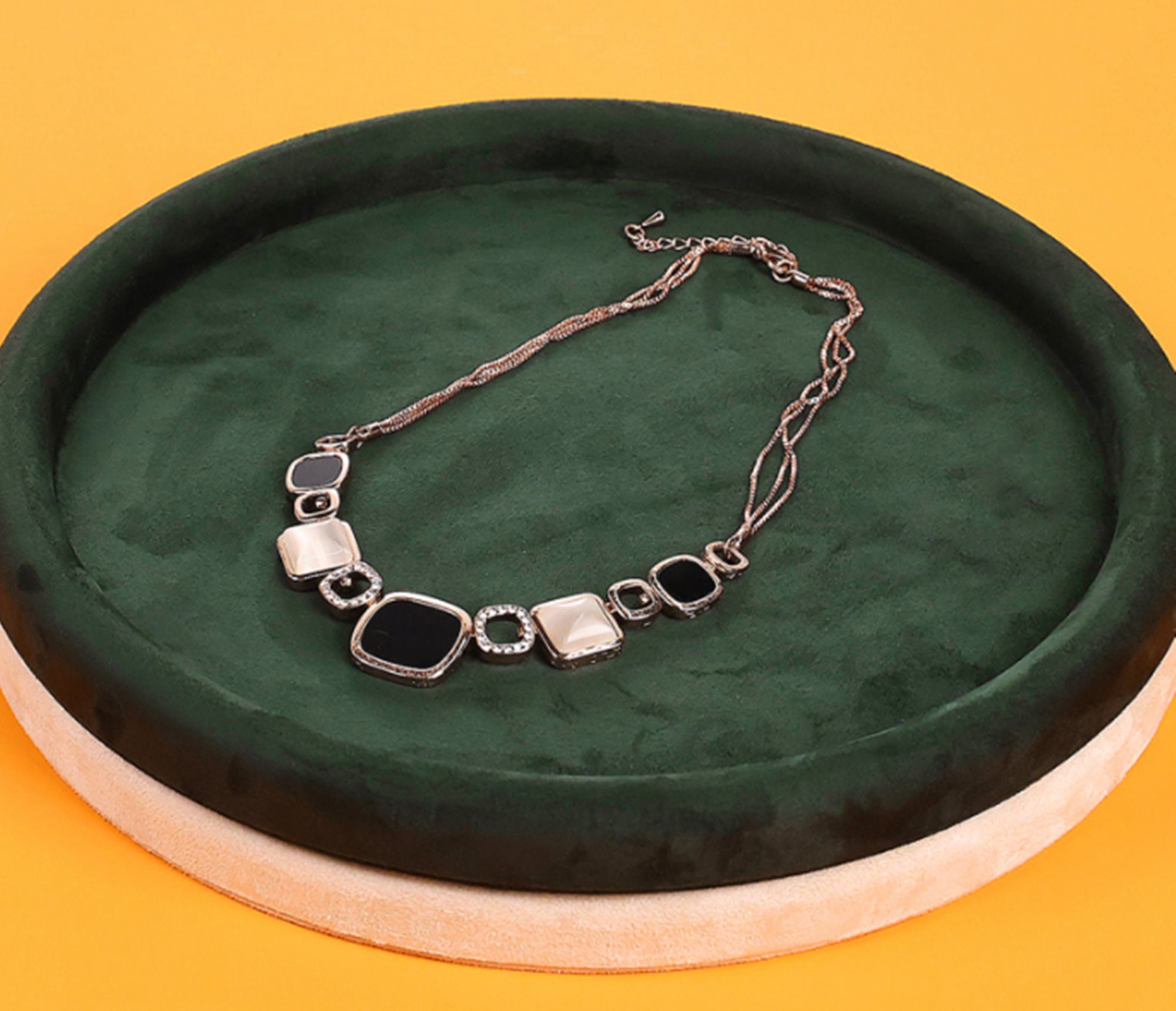 Présentoir Plat Pour Bijoux Collier Velours Noir - Dimensions 36 X 22 Cm, Occasion Quasi Neuve