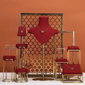 Ensemble de présentoir à bijoux en microfibre rouge vin : présentoir de salon professionnel