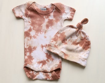6 MO Baby Bodysuit and Knotted Hat Set: Brown Oatmeal Tie-Dye