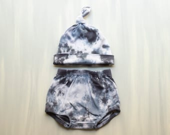 3MO Graphite Tie-Dyed Baby Set: Knotted Beanie & Bloomers, (3 Months)