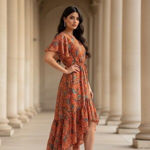 Abito lungo in seta rosso rubino / Orlo asimmetrico con balza, stile boho