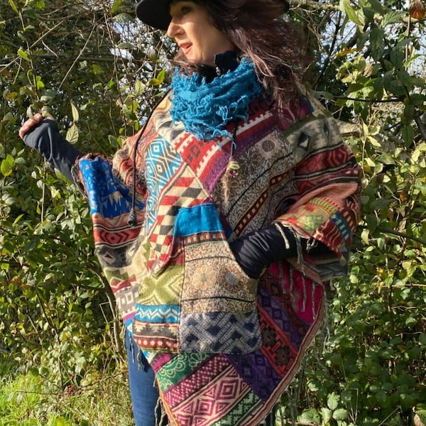 PONCHO en patchwork unique fait main hippie, bohème, style festival, cape d'hiver chaude à capuche en pashmina, cape à capuche, idée cadeau UNIQUE