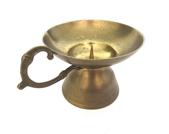 Brass candle holder with handle. #9CAG2EEK7