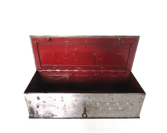 Vintage Beaumont money box with key - safe - saving bank - document box. #9C6G2EEKE