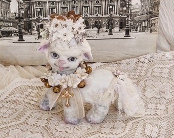 Shabby Easter Lamb Statue with Crown, French Shabby Farmhouse Baby Lamb Figurine, Sheep Statue Figurine, Animal Statue Nursery Holiday decor