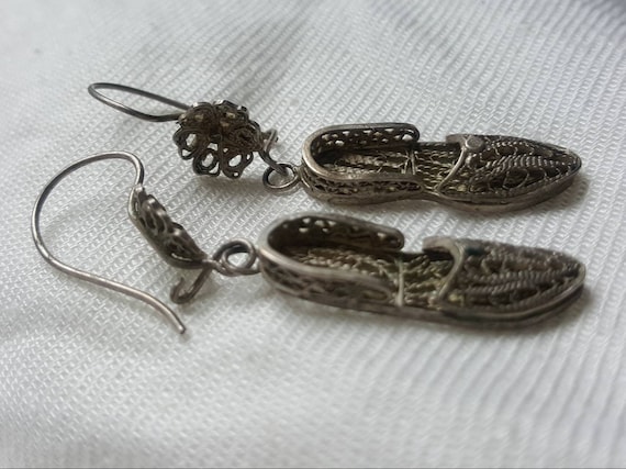 Pair of silver filigree earrings in the form of m… - image 1
