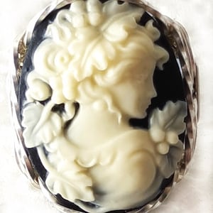 Sterling Silver .925 Grecian Goddess Grapes Resin Cameo Ring Black