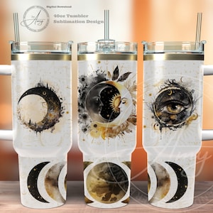 Puede incluir: Tres diseños de sublimación para vasos de 40 oz con una luna creciente con detalles dorados y detalles en acuarela negra. Los diseños incluyen una luna creciente con un sol y una cara, una luna creciente con un ojo negro y una luna creciente con una ciudad.
