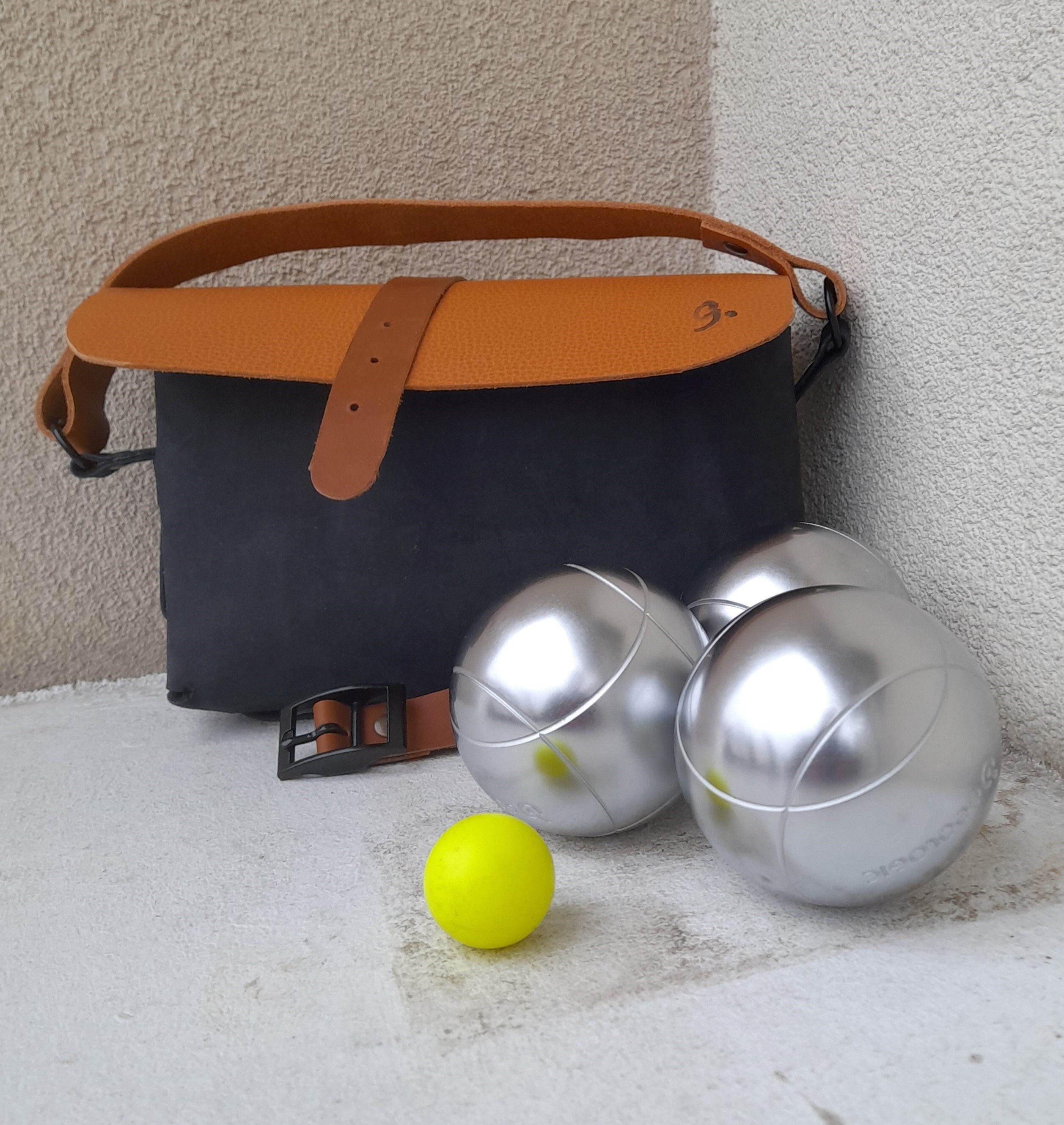 SACOCHE SOUPLE PVC POUR 3 BOULES DE PETANQUE + POIGNEE