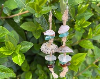 Soleil et lune. Boucles d&#39;oreilles plage bohème. Boucles d&#39;oreilles longues en verre de mer véritable et coquillages avec crochets en argent sterling.