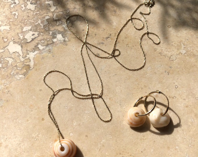 9 ct Solid Gold. Golden Sunrise Hawaiian Puka Shell Minimalist Floating Necklace with imbedded Beach Sand. Guaranteed Authentic.